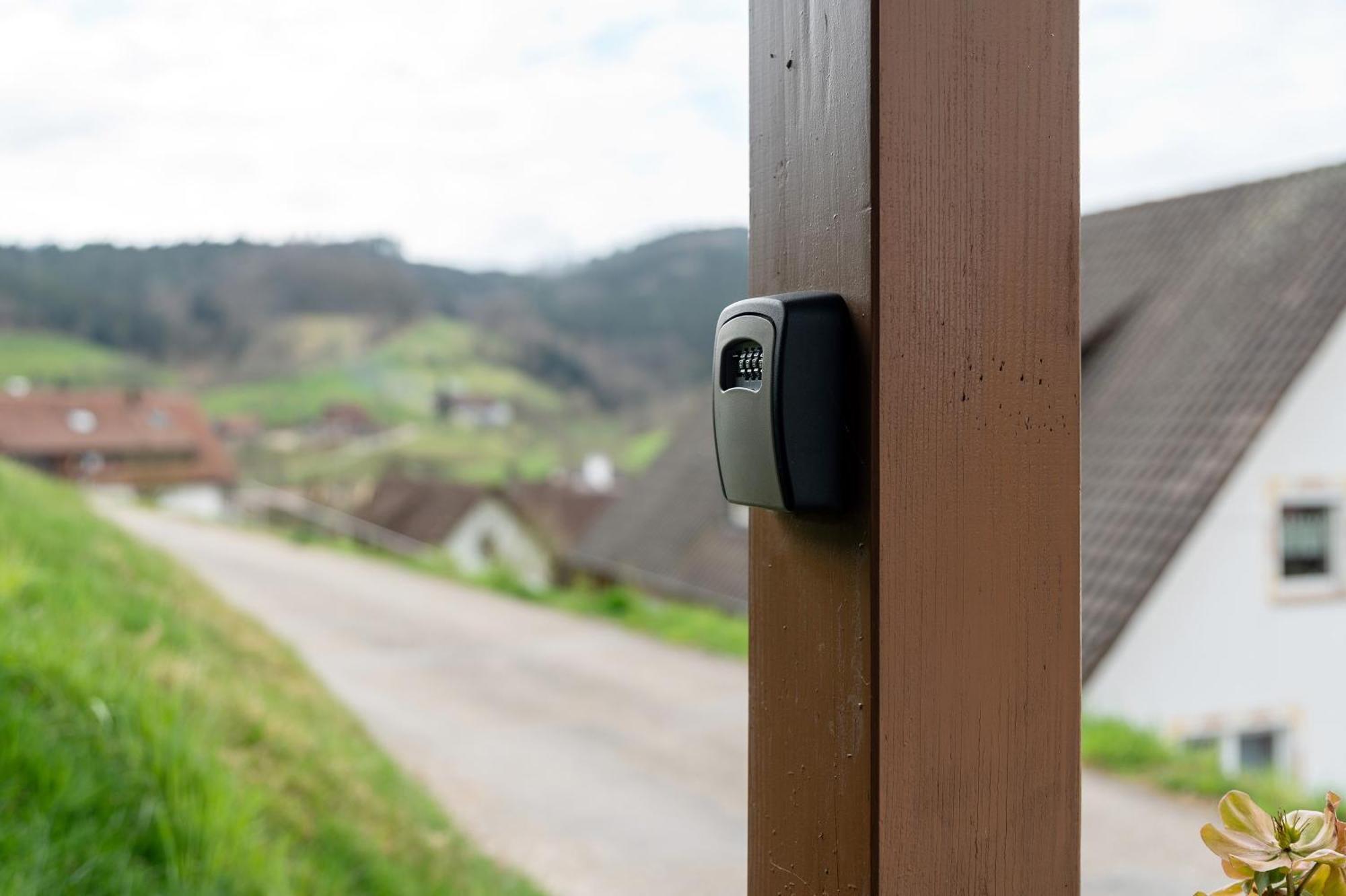 Haus Am Schroffen Apartment Ottenhofen im Schwarzwald Exterior foto